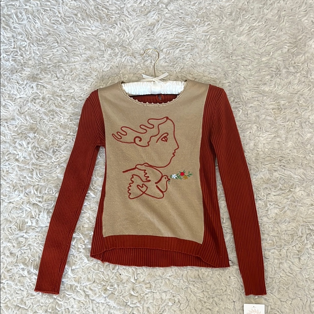 Vintage red and tan sweater with design ❤️
